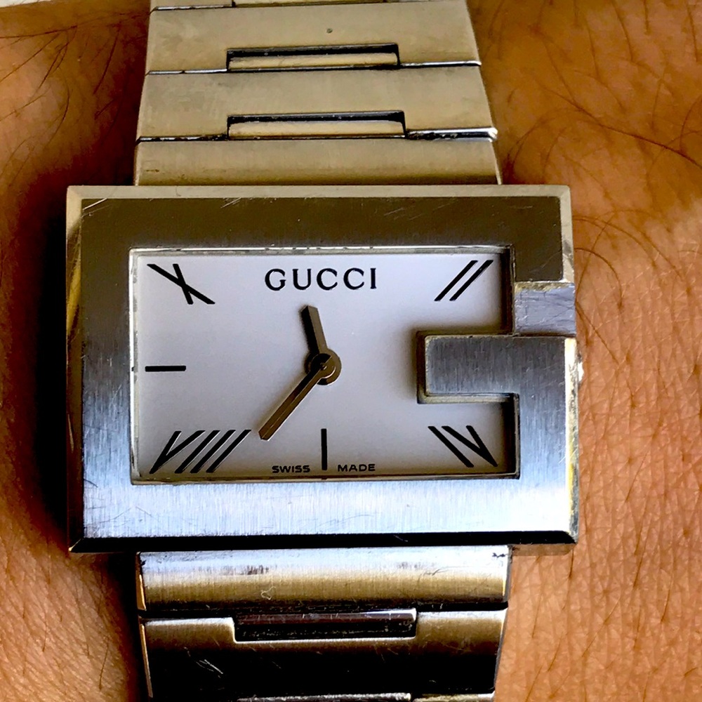 Woman’s Gucci G Square watch